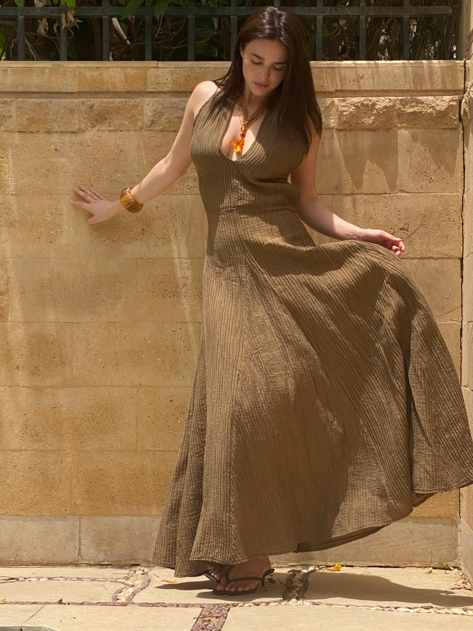 THE WRINKLED DRESS