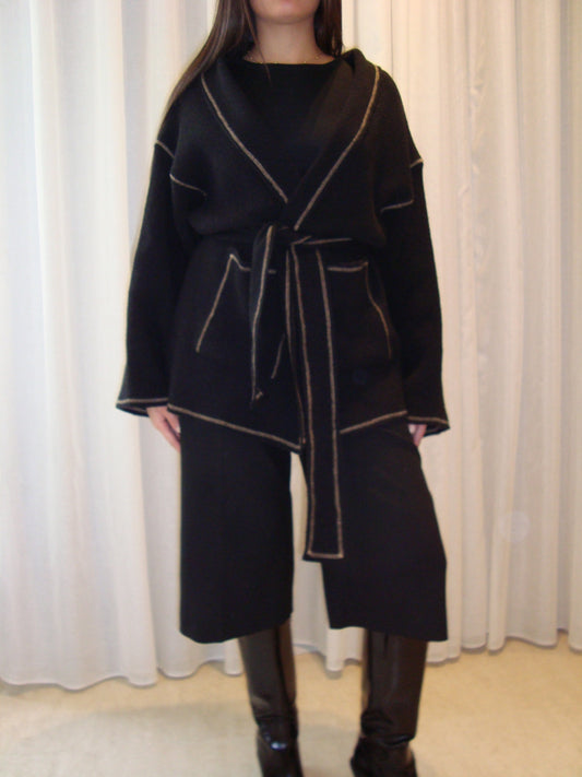 THE KNITTED EDGED CARDIGAN IN BLACK